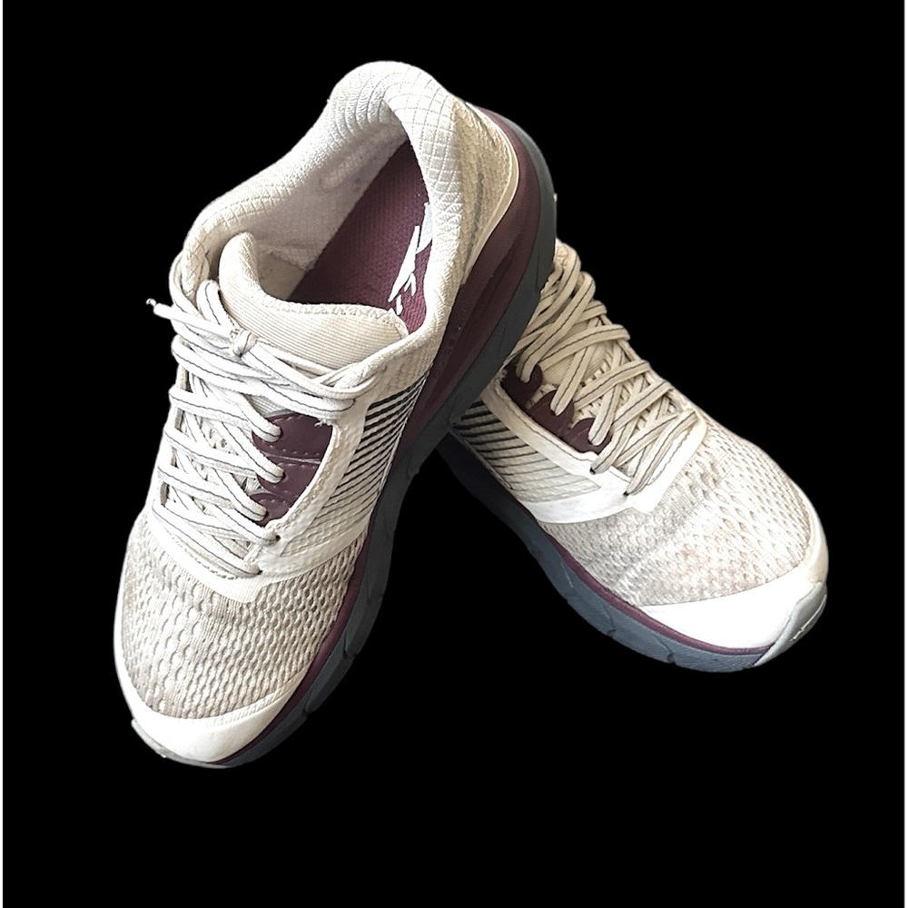 Altra provision 4 women’s size 7 white/burgundy